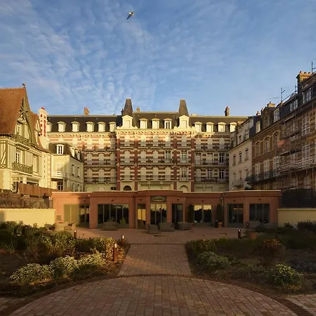 De Paris Apartment *